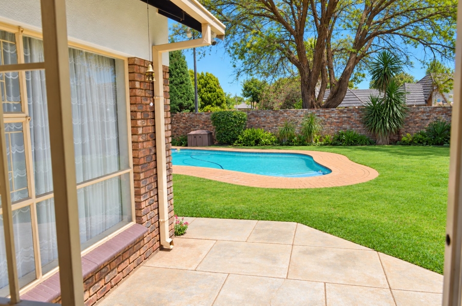 5 Bedroom Property for Sale in La Hoff North West
